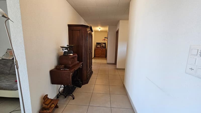 Very beautiful 3-room apartment with underground parking (13)