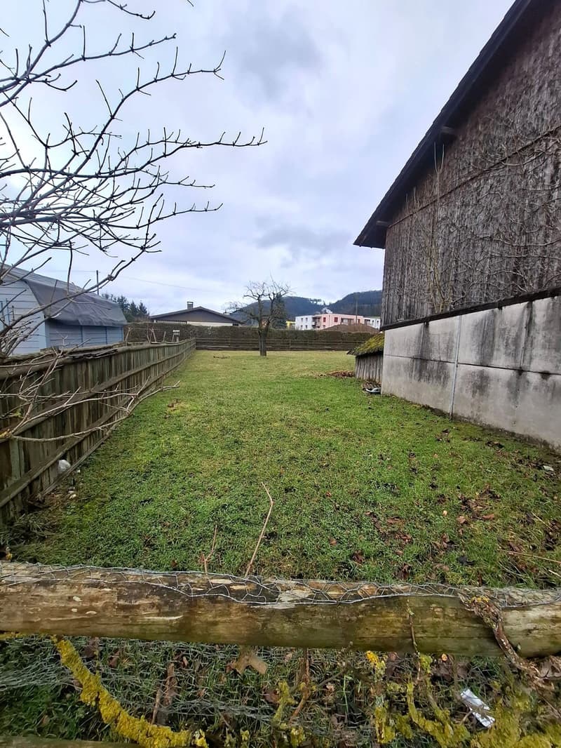 Large building plot with old barn, free of leasehold (5)