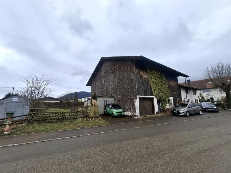 Large building plot with old barn, free of leasehold (7)