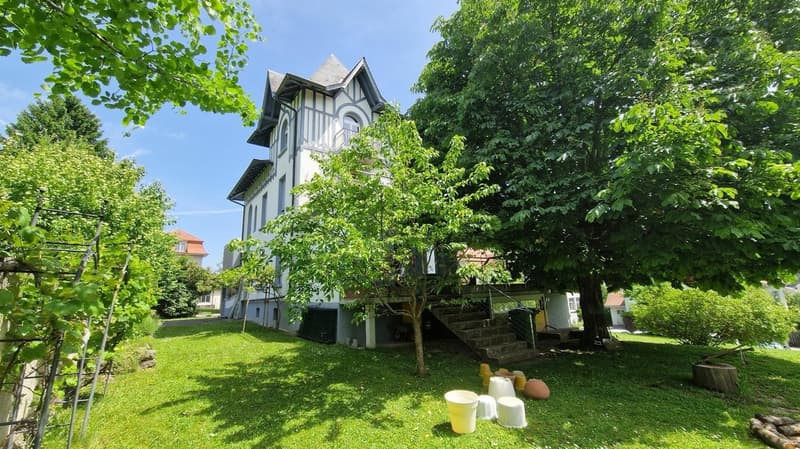 Bella casa unifamiliare o multifamiliare con garage, posti auto, terrazze, giardino (4)