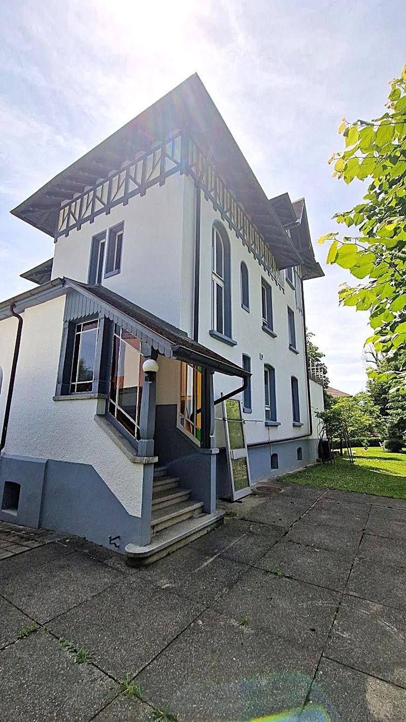 Bella casa unifamiliare o multifamiliare con garage, posti auto, terrazze, giardino (5)