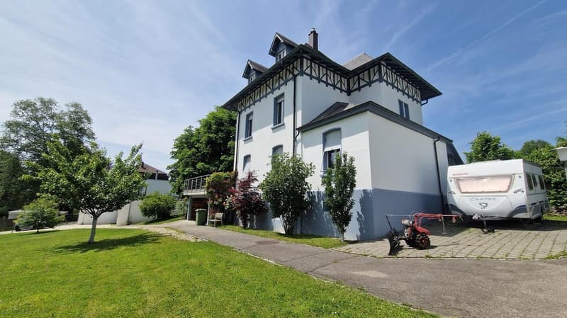 Bella casa unifamiliare o multifamiliare con garage, posti auto, terrazze, giardino (3)