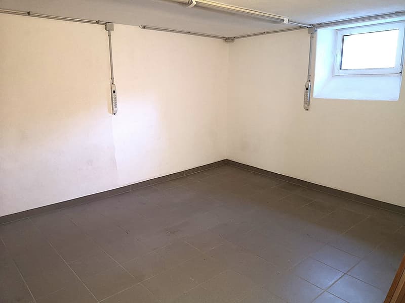 Bella casa unifamiliare o multifamiliare con garage, posti auto, terrazze, giardino (13)