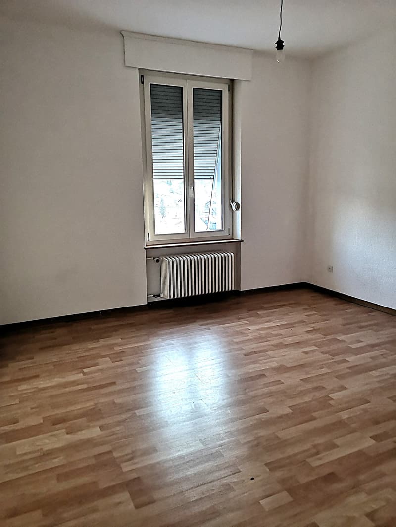 Bella casa unifamiliare o multifamiliare con garage, posti auto, terrazze, giardino (34)