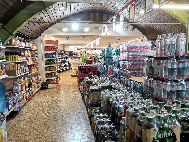 For sale: Building with large multipurpose area, 3 parking spaces, 2 apartments (7)