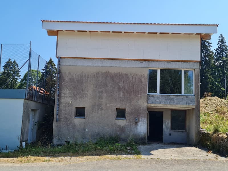 Maison de 4.5pces + mezzanine en périphérie de Saignelégier, sera vendue complètement rénovée (9)