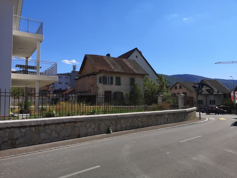 Maison individuelle à rénover complément au centre du village (2)