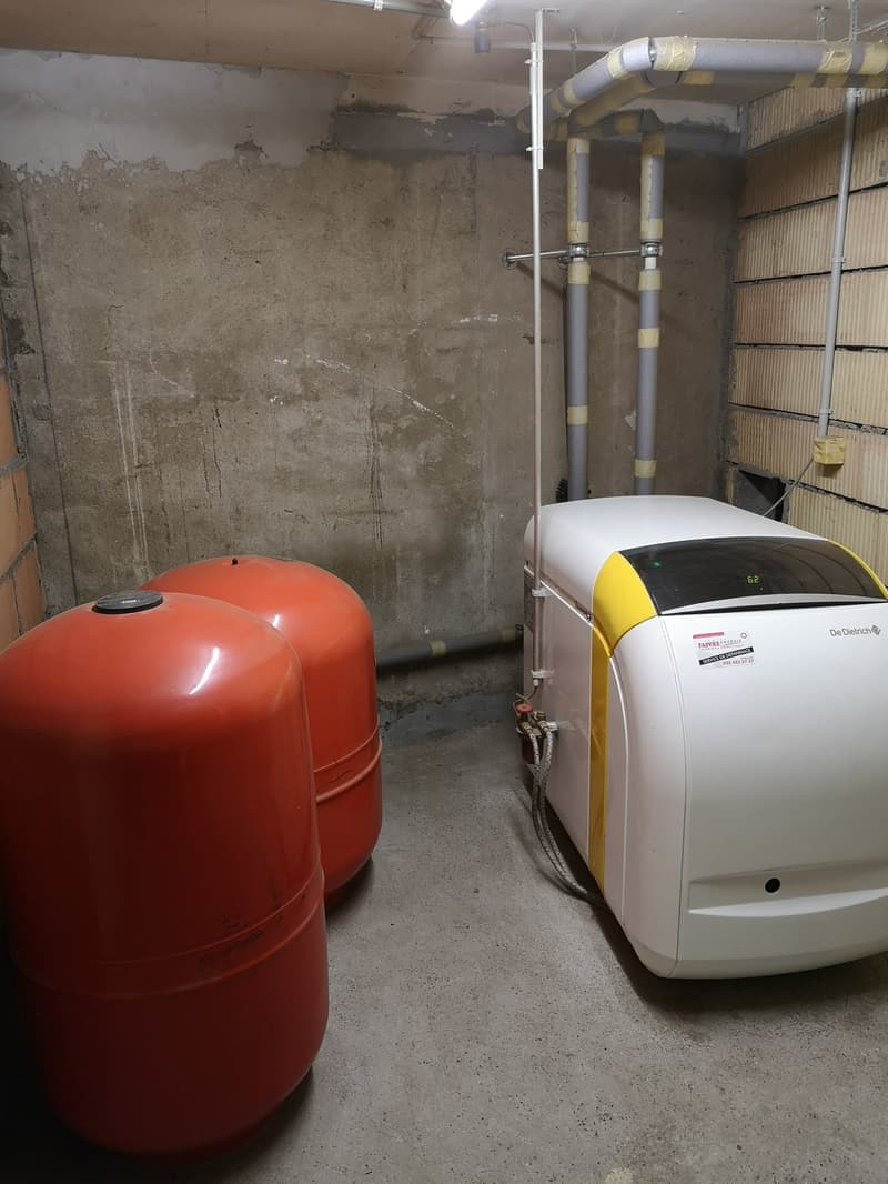 Spacieuse maison avec jardin, garage, grange / Geräumiges Haus mit Garten, Garage, Scheune (37)