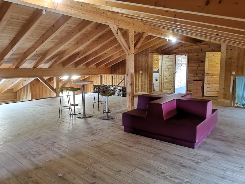 Bureau spacieux à louer à Le Cerneux-Péquignot dans zone artisanale (20)