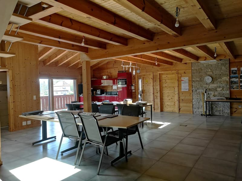 Bureau spacieux à louer à Le Cerneux-Péquignot dans zone artisanale (4)
