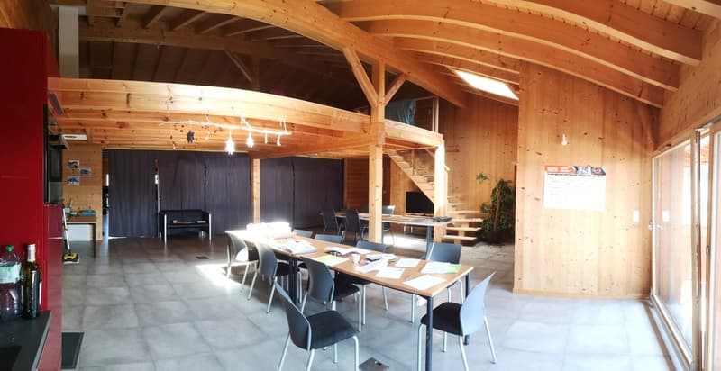 Bureau spacieux à louer à Le Cerneux-Péquignot dans zone artisanale (10)