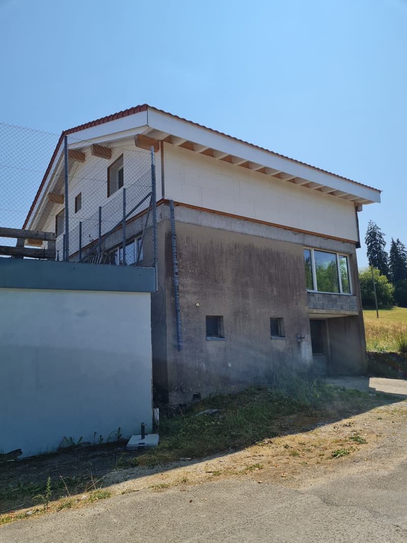 Maison de 4.5pces + mezzanine en périphérie de Saignelégier, sera vendue complètement rénovée (10)