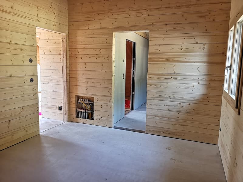 Maison moderne en madrier massif, maison sur parcelle 1288, libre de suite (18)