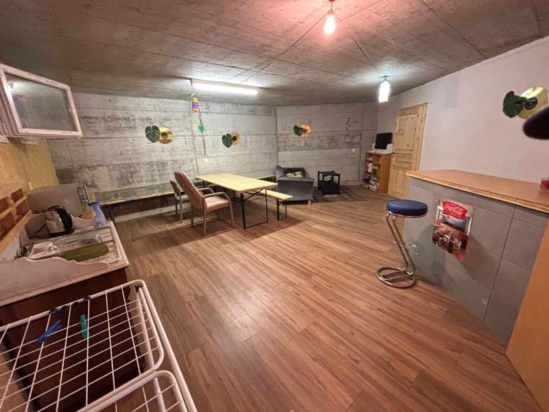 Grande maison familiale de 8,5 pièces à Lajoux, possibilité gestion chambres d'hôtes (60)