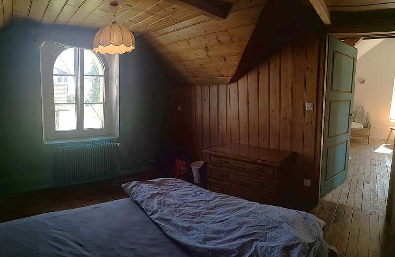 Grande maison familiale de 8,5 pièces à Lajoux, possibilité gestion chambres d'hôtes (52)