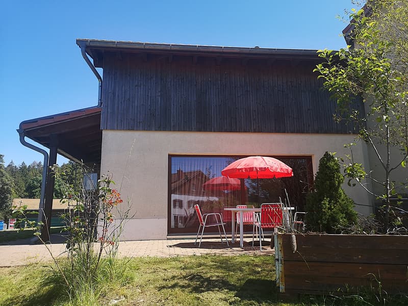 Grande maison familiale de 8,5 pièces à Lajoux, possibilité gestion chambres d'hôtes (8)