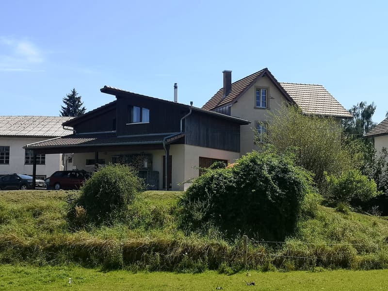 Grande maison familiale de 8,5 pièces à Lajoux, possibilité gestion chambres d'hôtes (1)