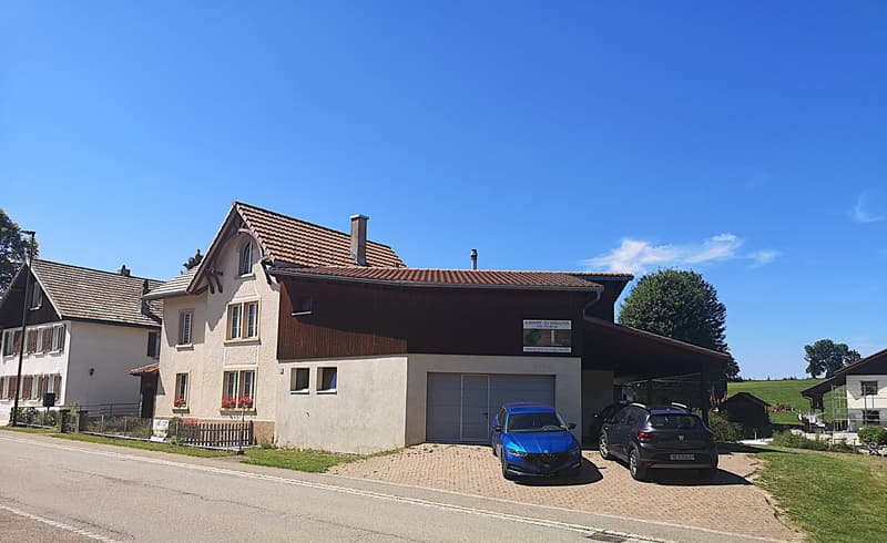 Grande maison familiale de 8,5 pièces à Lajoux, possibilité gestion chambres d'hôtes (4)