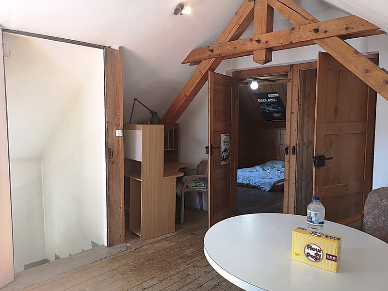 Grande maison familiale de 8,5 pièces à Lajoux, possibilité gestion chambres d'hôtes (49)