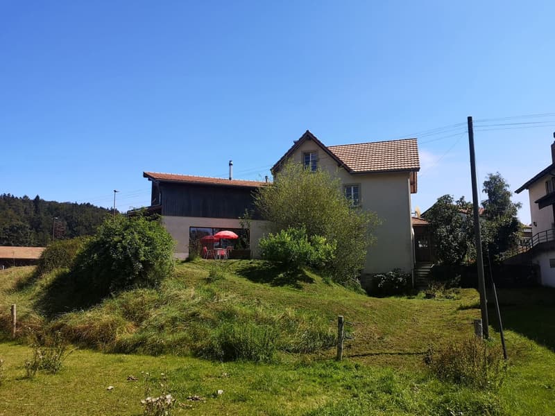 Grande maison familiale de 8,5 pièces à Lajoux, possibilité gestion chambres d'hôtes (7)