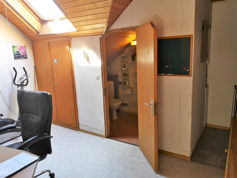 Grand duplex au centre du village avec garage et atelier, libre de suite (13)