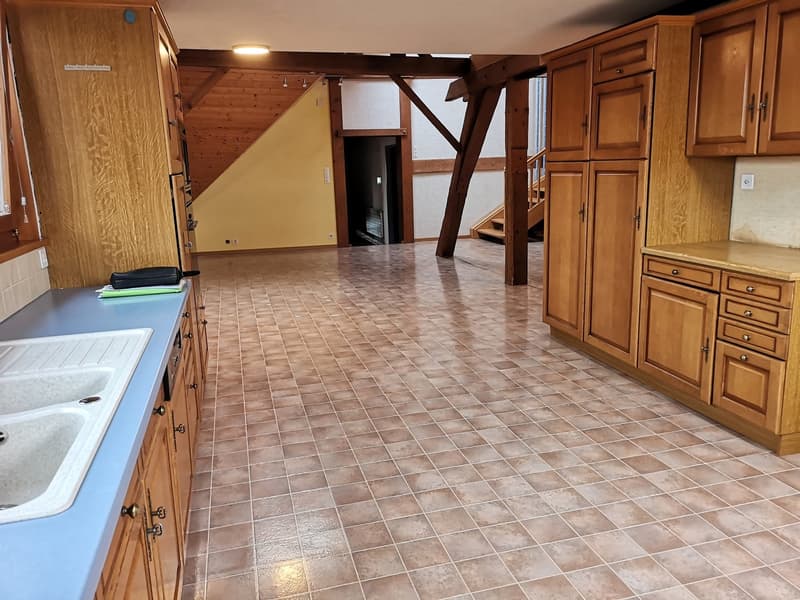 Grand duplex au centre du village avec garage et atelier, libre de suite (11)
