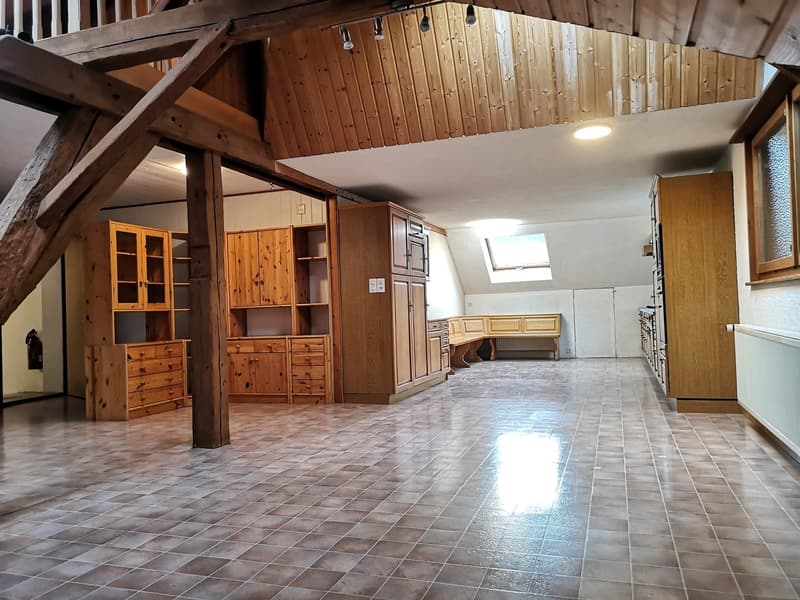 Grand duplex au centre du village avec garage et atelier, libre de suite (9)