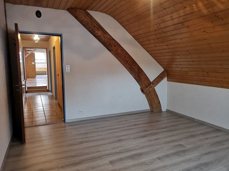 Grand duplex au centre du village avec garage et atelier, libre de suite (23)