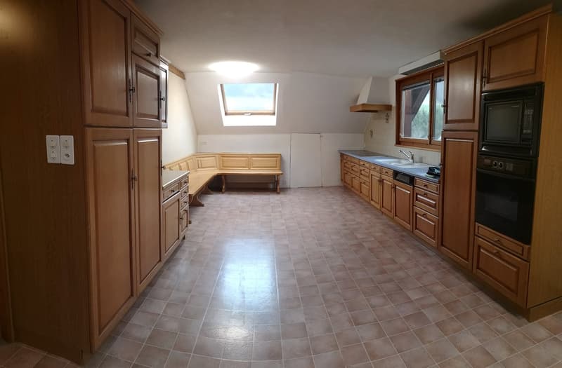 Grand duplex au centre du village avec garage et atelier, libre de suite (10)