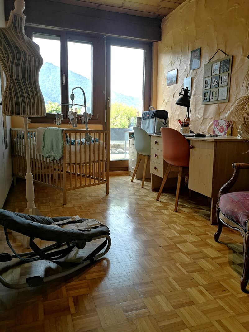 Spacieux appartement-terrasse de 5.5 pièces à Moutier avec vue dégagée, 2 garages (27)