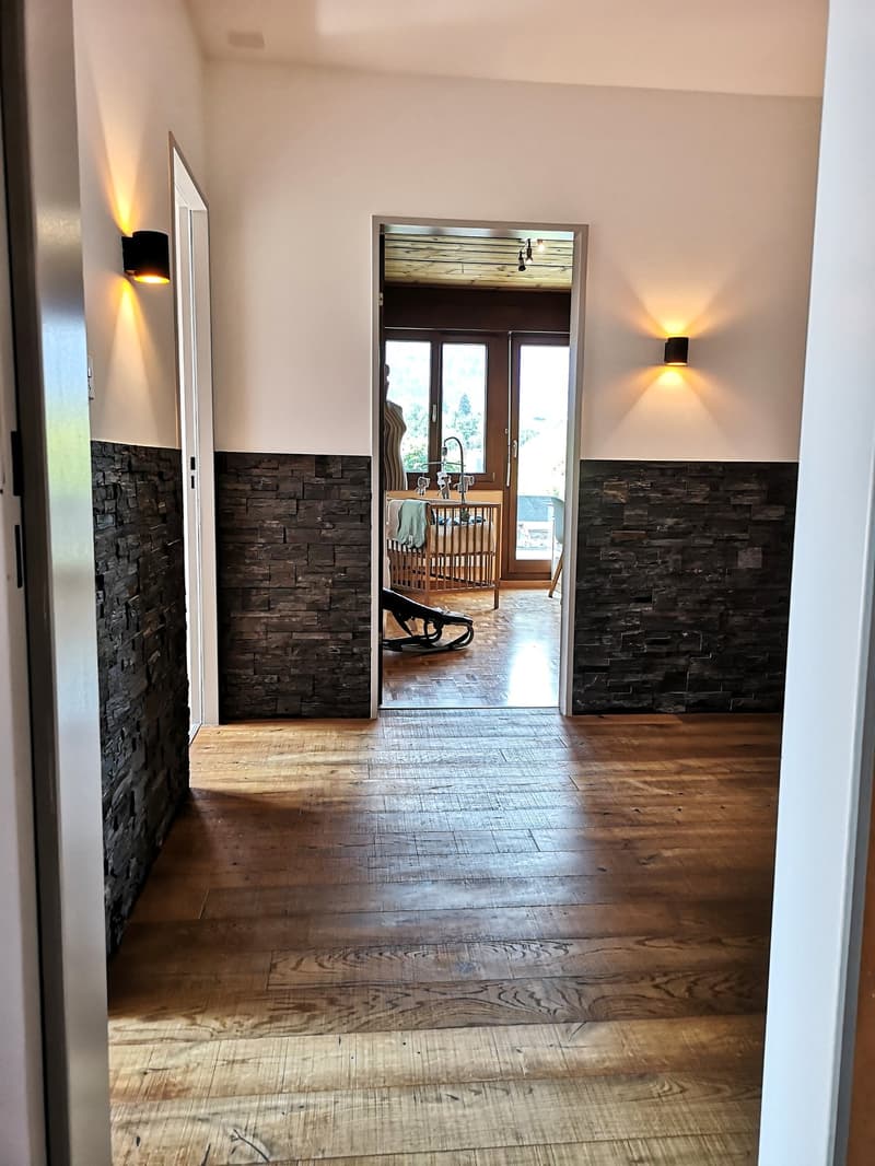 Spacieux appartement-terrasse de 5.5 pièces à Moutier avec vue dégagée, 2 garages (29)