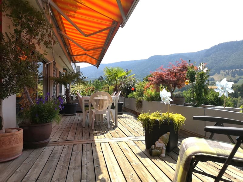 Spacieux appartement-terrasse de 5.5 pièces à Moutier avec vue dégagée, 2 garages (35)