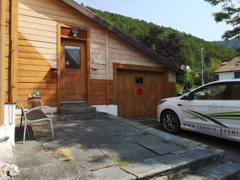 Complexe sportif dédié au tennis, avec terrain à bâtir en réserve (5)