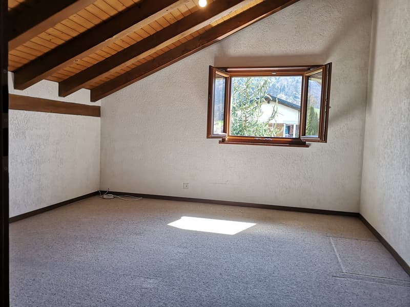 Baisse de prix : maison 5.5pces, env. 120m2, terrain 802m2, avec garage, places de parc, terrasse (32)