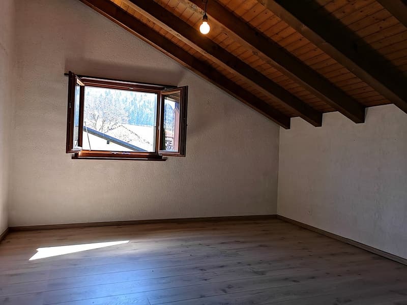 Baisse de prix : maison 5.5pces, env. 120m2, terrain 802m2, avec garage, places de parc, terrasse (33)