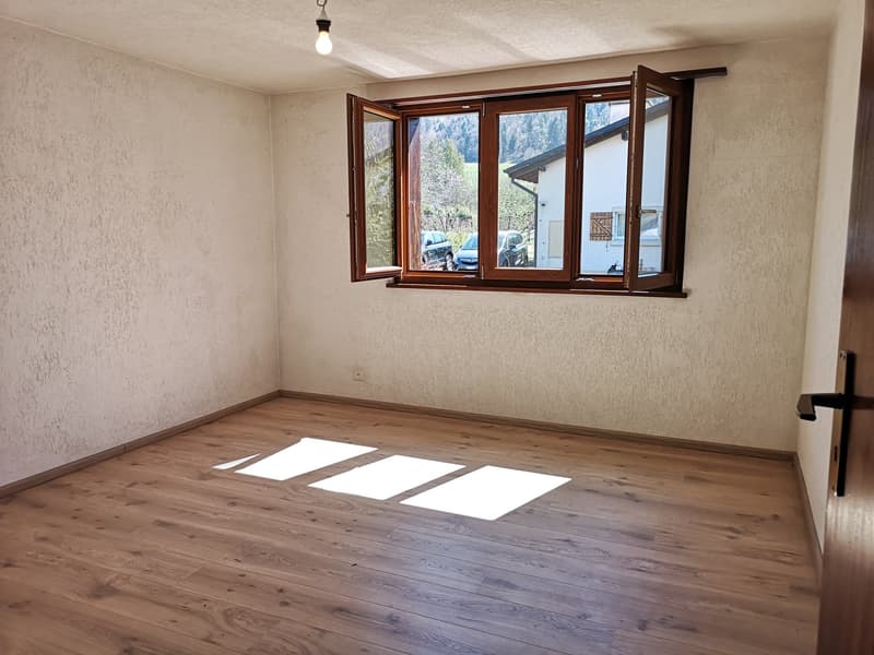 Baisse de prix : maison 5.5pces, env. 120m2, terrain 802m2, avec garage, places de parc, terrasse (18)