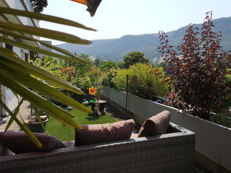 Spacieux appartement-terrasse de 5.5 pièces à Moutier avec vue dégagée, 2 garages (39)
