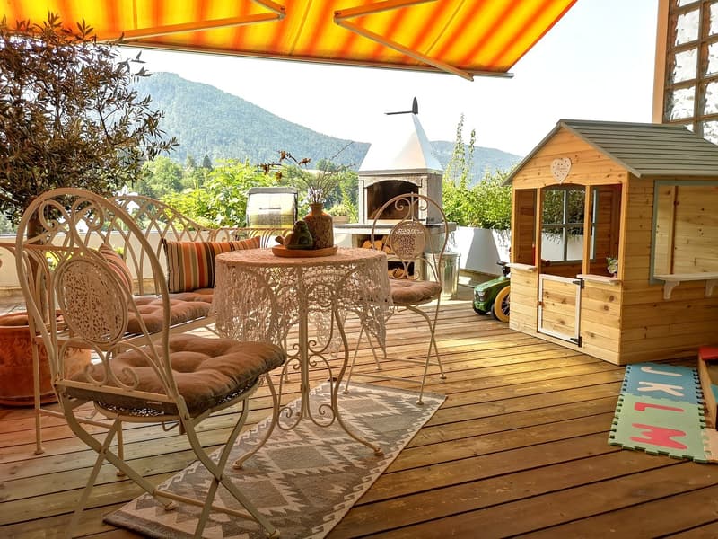 Spacieux appartement-terrasse de 5.5 pièces à Moutier avec vue dégagée, 2 garages (35)