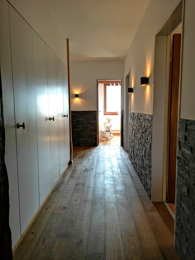 Spacieux appartement-terrasse de 5.5 pièces à Moutier avec vue dégagée, 2 garages (27)