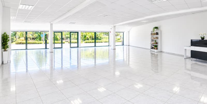 A louer local commercial de 200m2 avec vitrine sur l'axe Delémont-Bâle (2)