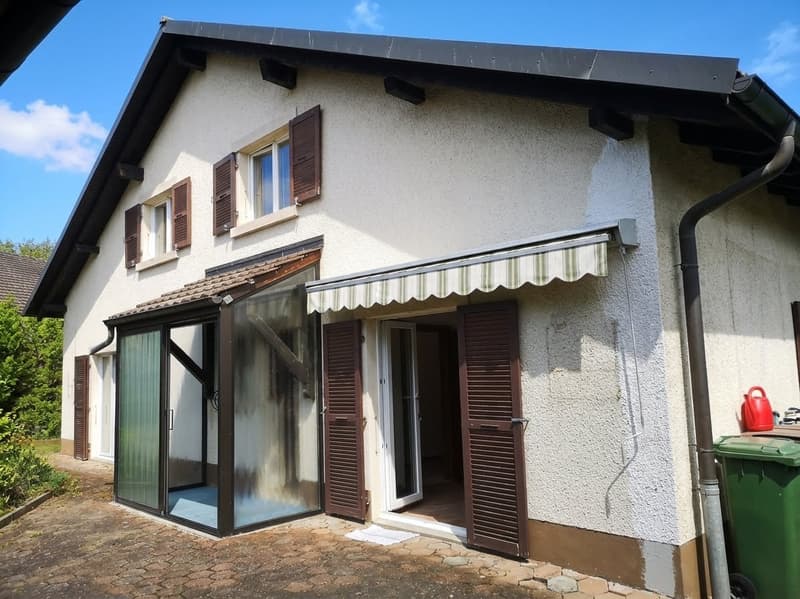 Jolie maison dans quartier résidentiel, avec garage + carport + place de parc, libre de suite. (7)