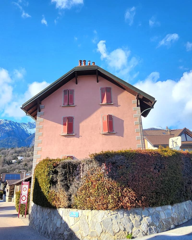 Village house in Grimisuat with possibility of creating two or three apartments (3)