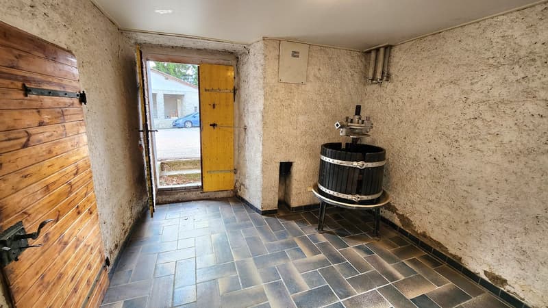 Village house in Grimisuat with possibility of creating two or three apartments (18)