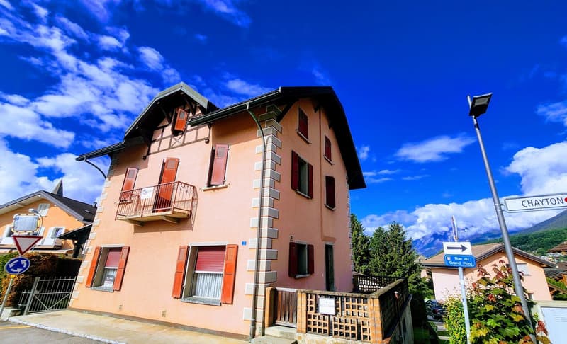 Village house in Grimisuat with possibility of creating two or three apartments (1)