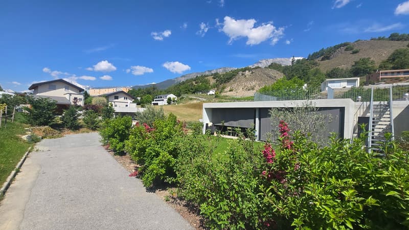 Villa contemporanea in un quartiere calmo di Grimisuat (2)