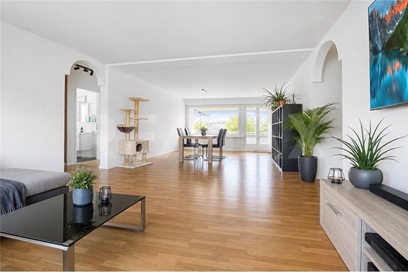 Grosszügige 4 ½-Zimmer Wohnung mit 2 Balkonen und Sicht auf den Zugersee (3)