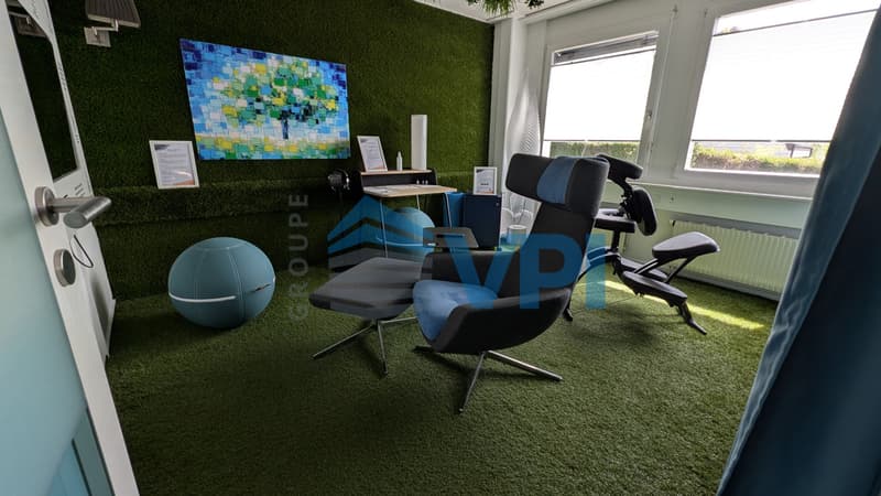 Mont-sur-Lausanne - Beau bureau de 486m2 avec quai de déchargement (12)