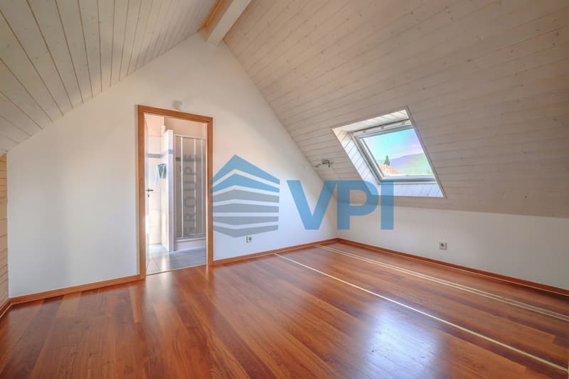 High-standard apartment with 6.5 rooms + kitchen (5)