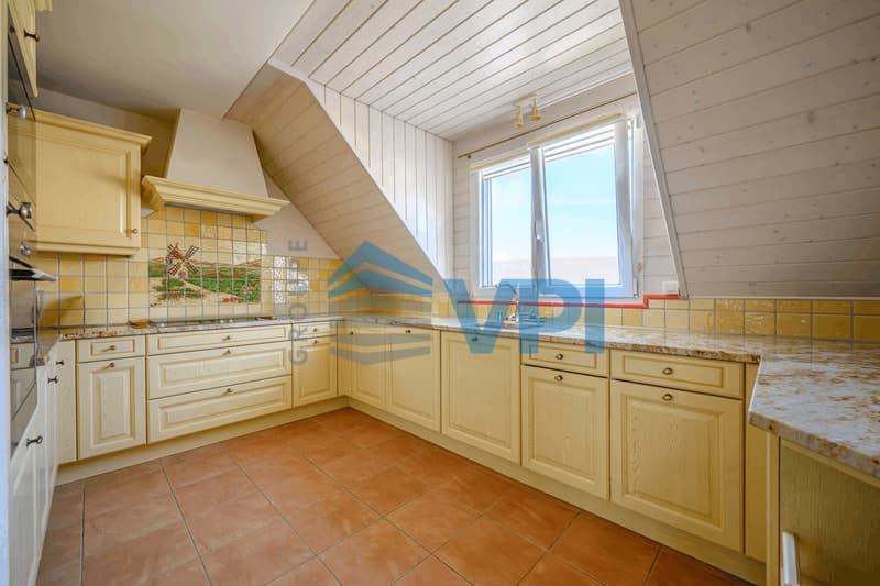 High-standard apartment with 6.5 rooms + kitchen (3)