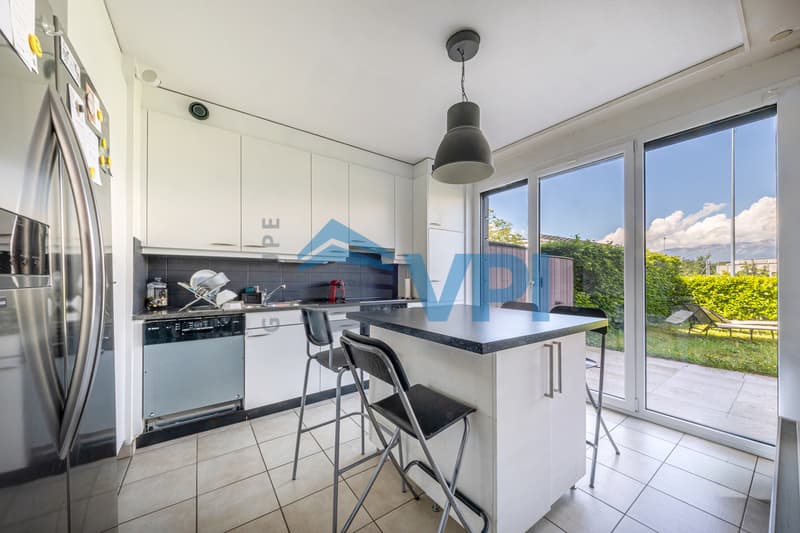 Beautiful 4-room family apartment with private outdoor space (1)
